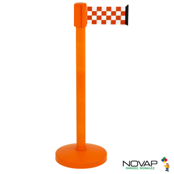 Potelet COLOR alu orange sangle damier Orange/Blanc 3m x 100mm sur socle portable - Novap