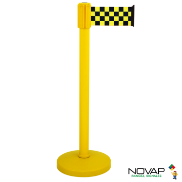 Potelet COLOR alu Jaune à sangle damier Jaune/Noir 3m x 100mm sur socle portable - Novap