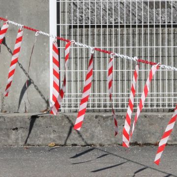 Barrières de chaînes Ø 6mm avec Rubans Hachurés - Rouge/Blanc - Novap